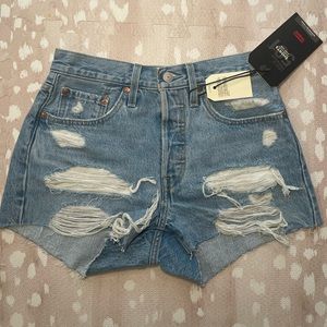 NEW Women’s Levi 501 Shorts in size 26.